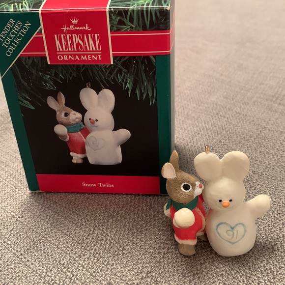 Hallmark KEEPSAKE Christmas Ornament SNOW TWINS DATED 1991 in Original Box - Picture 6 of 8